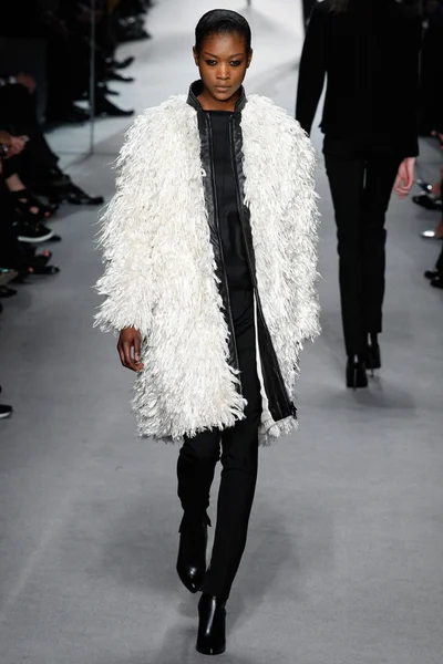 Look 19